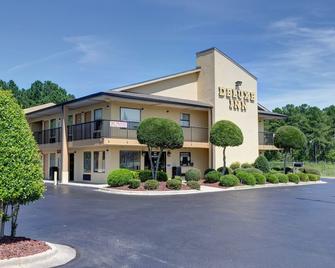 Deluxe Inn Fayetteville - Fayetteville - Building