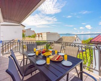 Apartments Lino - Selce - Balkon