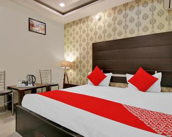 Hotel O Blue Breeze - Faridabad - Schlafzimmer