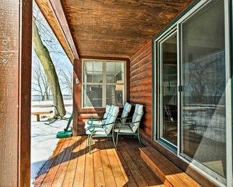 Fort Atkinson Cottage on Lake Koshkonong w/ Deck! - Fort Atkinson - Patio