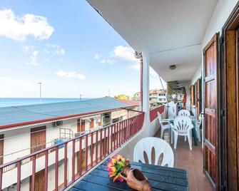 2 bedroom awesome apartment in Messina - Messina - Balcony