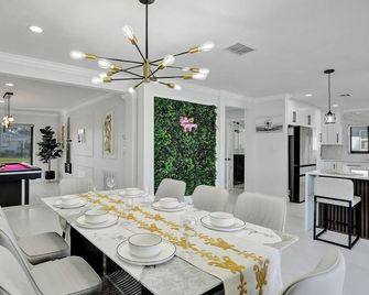 Waterfront Escape w Pool, Dockside Lounge & Games - Wilton Manors - Dining room