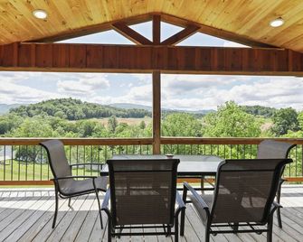 Claude's Cabin Riverfront on the South Holston River - Bristol (Tennessee) - Balkon