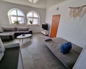Gemütliche Ferienwohnung im Ersten Stock für 4 Personen - Dettelbach - Wohnzimmer