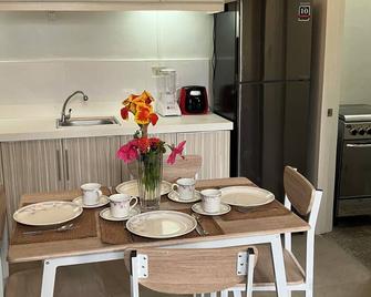 Charming 3-bedroom, 3 CR townhome with AC, WiFi in lovely Valencia - Valencia - Spisesal