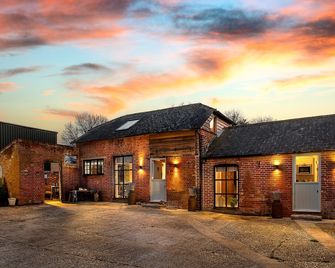 Bluebell Copse Cottages New Forest with hot tub. - Southampton - Building