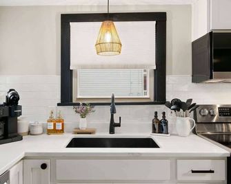 Modernized Historical Home in Downtown Medina with Hot Tub - Medina - Küche