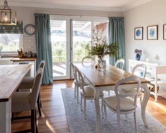 Forest Corner - 3 Bedroom Weatherboard, Trentham - Trentham - Dining room