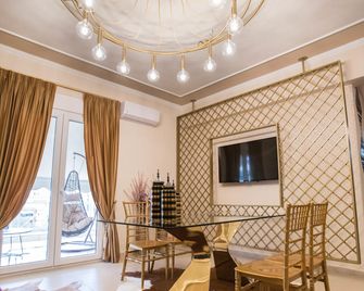 Gold Residences - Dráma