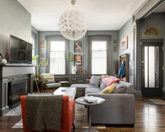 Hudson Valley Retreat in Downtown Hudson, NY - Sleeps 16-20 - Hudson - Living room