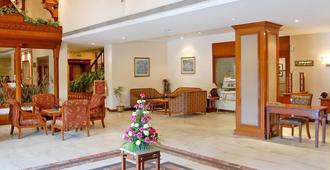 Comfort Inn Sunset - Ahmedabad - Lobby