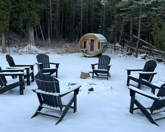 Luxury Tobermory Retreat Modern Home Hot Tub - Tobermory - Patio