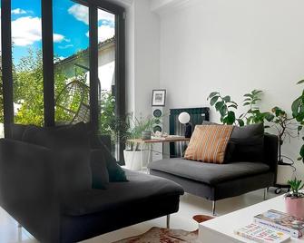 Maison Monoï séjour créatif avec activités, spa et services - Soulac-sur-Mer - Living room