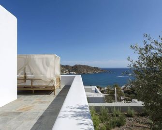 Far Out Hotel & Spa - Mylopotas - Balcony