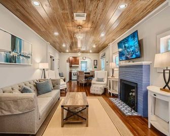 Casa las Flores - Stroll to Arts District from Cozy West Palm Cottage - West Palm Beach - Salon