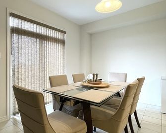 Niagara Falls Private Bedroom 15 mins away from Falls - Thorold - Dining room