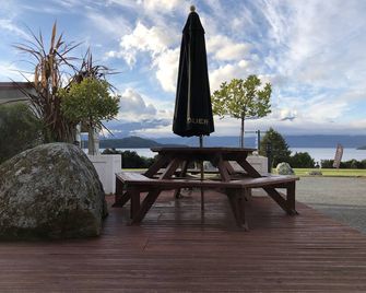 Te Anau Manapouri Lake Hotel - Manapouri - Patio