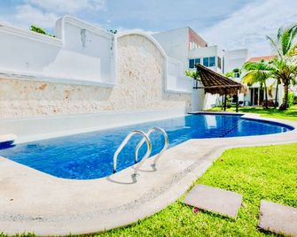 Superior Comfort Room With Swimming Pool Air Conditioning and Parking - Playa del Carmen - Piscina