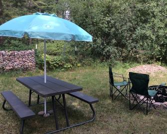 Experience Montana, 12 minutes Glacier National Park - Hungry Horse - Patio