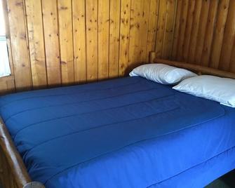 Pines Motel - Saint Ignace - Schlafzimmer