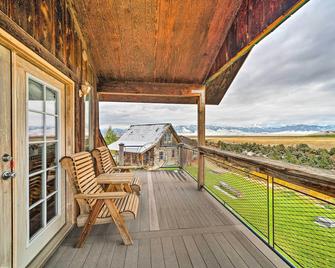 Dreamswest Ennis Studio with Deck and Stunning Views - Ennis - Balcony