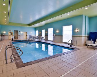 Holiday Inn Bismarck By IHG - ביסמארק - בריכה