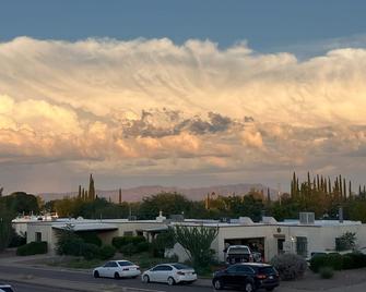 Comfortable Generously Furnished Home - Sierra Vista - Vista del exterior