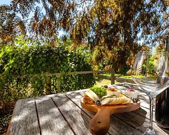Shy Cottage and Studio - Greytown
