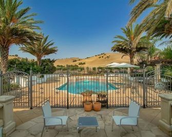 Spacious studio in Hollister - Hollister - Pool