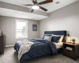 Elegant 5 Beds & 5 Bath Home in Lees Summit - Lee's Summit