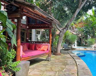 Serenity Eco Guesthouse - Chse Certified - North Kuta - Piscine