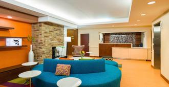 Fairfield Inn & Suites by Marriott Allentown Bethlehem/Lehigh Valley Airport - Bethlehem - Pokój dzienny