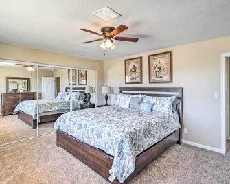 Lake Havasu Home with Pool, Near London Bridge! - Lake Havasu City - Bedroom