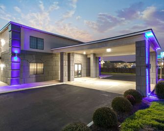 Days Inn by Wyndham Waco Near Downtown/University - Waco - Building