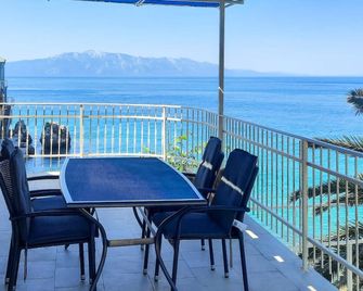 Nice Apartment In Podaca With Wi-Fi - Podaca - Balcony