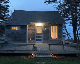 Quiet Ocean Front Cottage With Stunning Views & Private Beach Close To Rockland - Spruce Head - Edificio