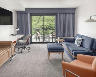 Courtyard by Marriott Portland Airport - South Portland - Living room