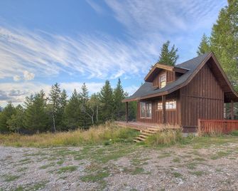 Fox Creek Cabin in the Woods - Victor - Building
