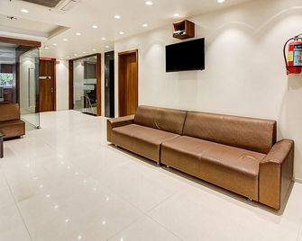 Hotel Pallav - Rajkot - Lobby