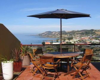 High On Penguin - Penguin - Balcón