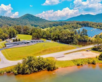 Deerfield Inn - Virtual Check In - Hayesville - Outdoors view