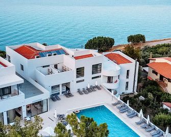 Mythical Coast Wellness Retreat - מיטילנה - בניין