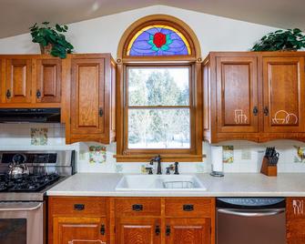 Home on 5 Acres in Ellison Bay! - Ellison Bay - Kitchen