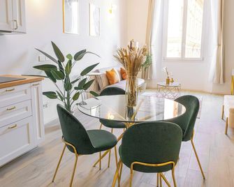 Aviana Suite - Bolonia - Jadalnia