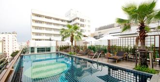 Sunshine Hotel And Residences - Trung tâm Pattaya - Bể bơi
