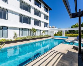 Plymouth International - ניו פלימאות' - בריכה