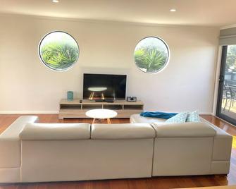 Oceanblue @ Cape Woolamai - Wifi, Bed Linen & Towels Included - Cape Woolamai - Living room