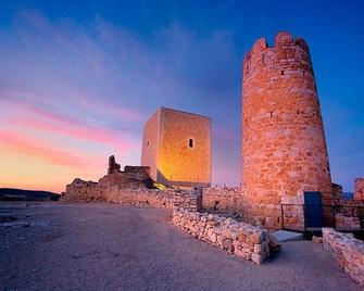 A Holiday Stay In A Berger's Cabin? - El Perello - Building