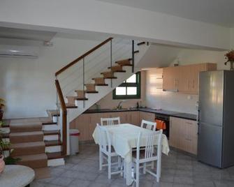 Rena's House - Kalogria