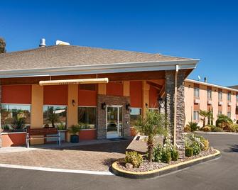 Best Western Plus Corning Inn - Corning - Building
